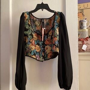 Shein Vest NWT
Sheer sleeves 
Size large 
zipper on back
Lace front.